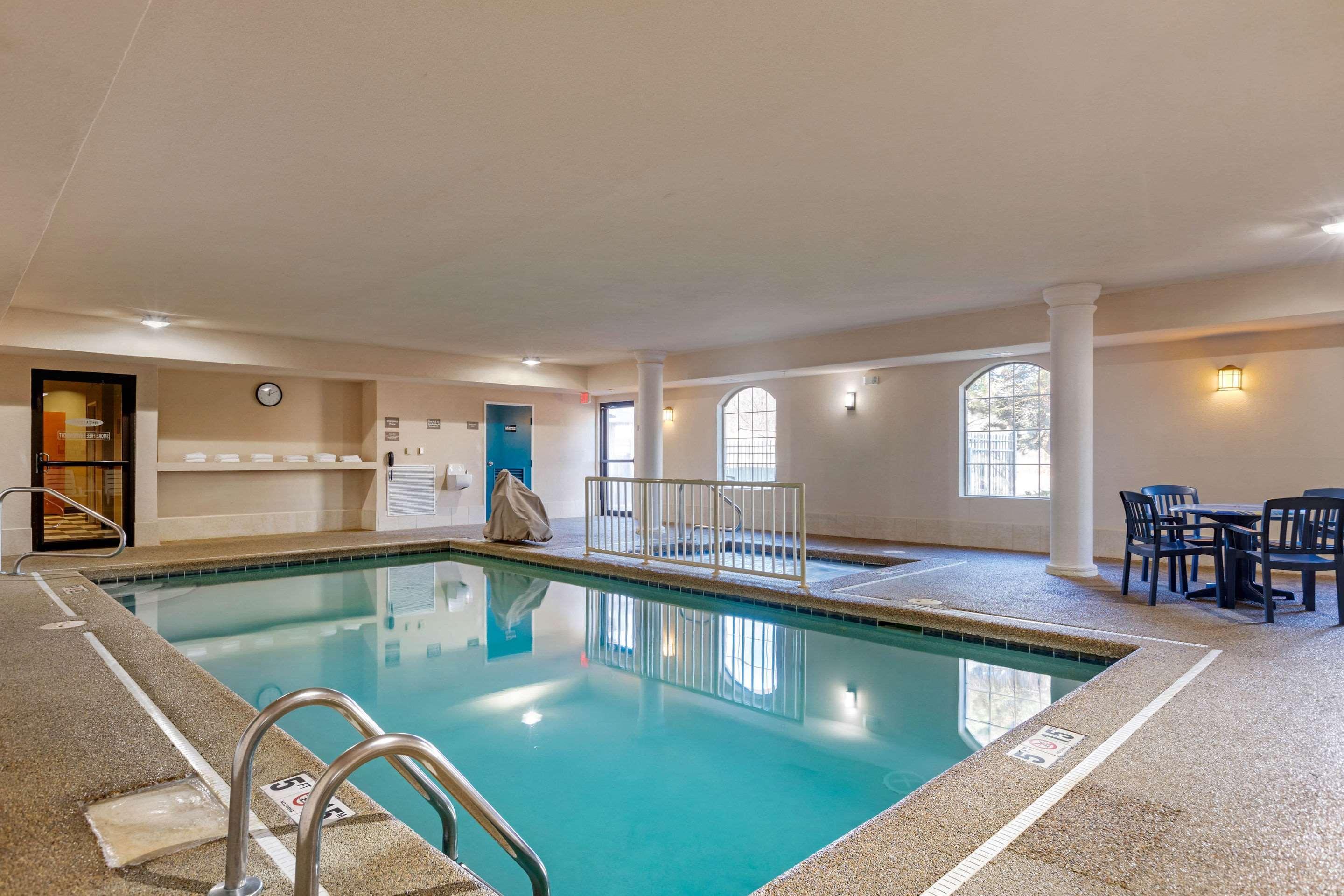 Comfort Suites Stevensville - St Joseph Kültér fotó
